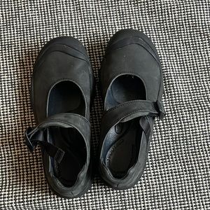 Keen Mary Jane Nubuck Leather size 9